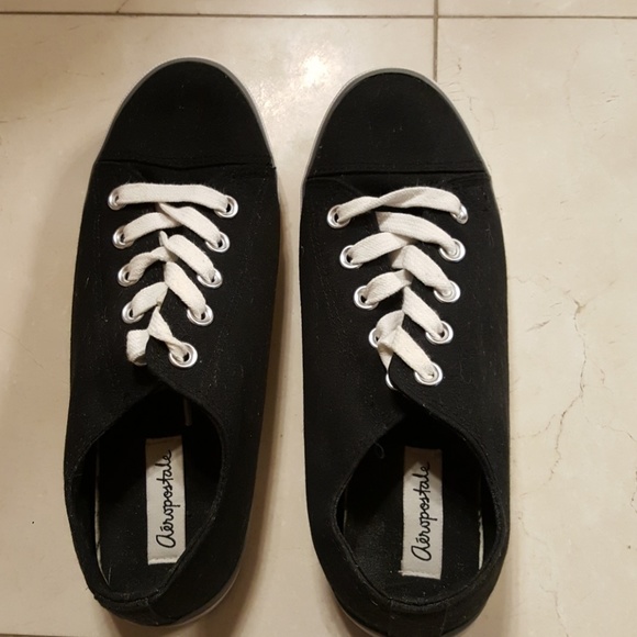 AEROPOSTALE SIZE 7 BLACK CANVAS SHOES - Picture 1 of 2